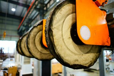Beli Mesin Poles Otomatis Penuh 4400 * 3400 * 2900 Dimensi Untuk Handle Kunci Pintu pembuatan online