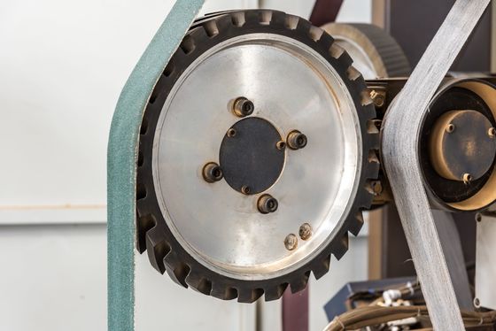 Kompensasi Posisi Otomatis Mesin Deburring Logam Robot